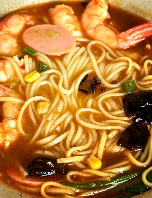 康师傅虾仁海鲜面视频，虾仁真材实料吗？-图2