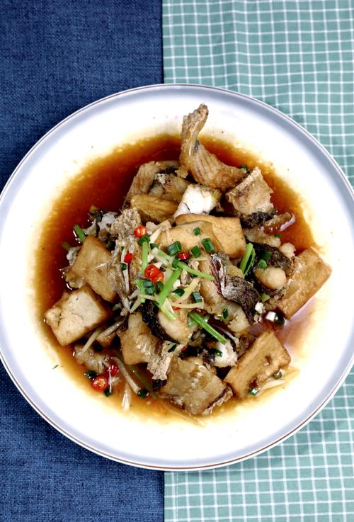 豆腐炖鱼怎么做才好吃？-图1