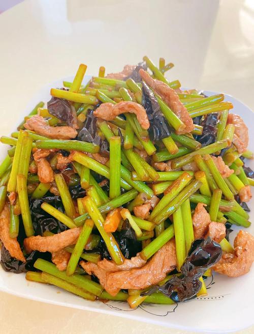 蒜苔炒木耳怎么做？家常做法有哪些？-图1