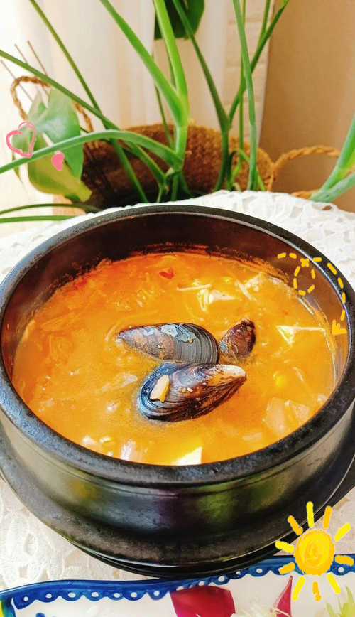 辣白菜海鲜锅怎么做？-图1