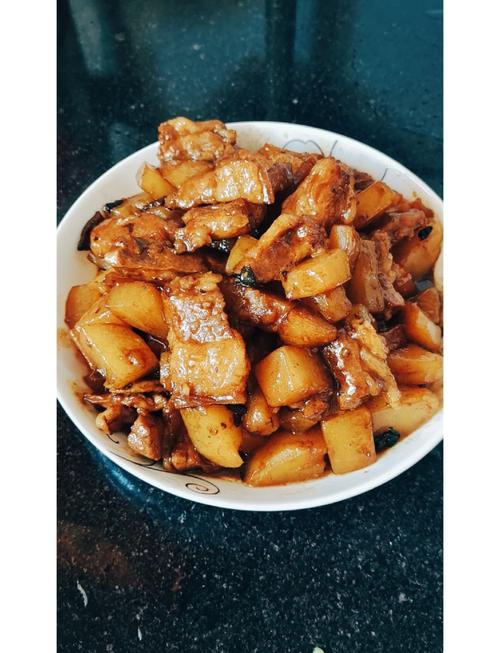 土豆炖猪肉怎么做？家常做法有哪些？-图2