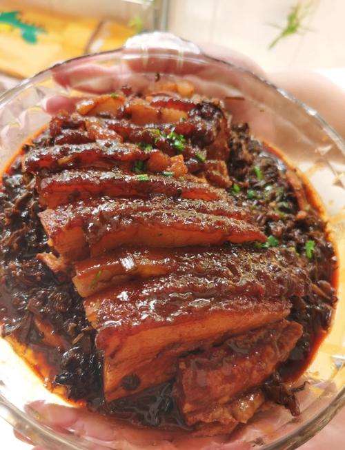 梅菜扣肉怎么做才不腻？-图1