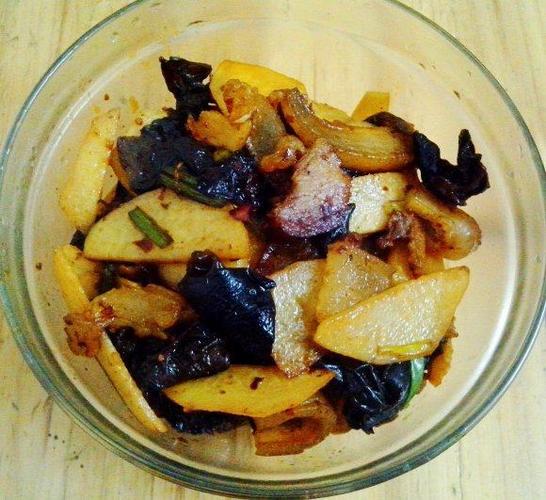 木耳土豆怎么做才好吃？-图2