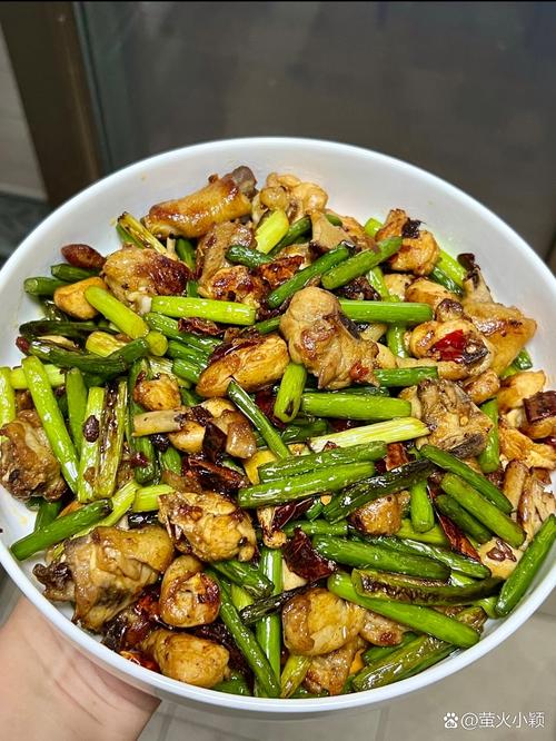 蒜苔炒鸡怎么做？家常做法全解！-图1