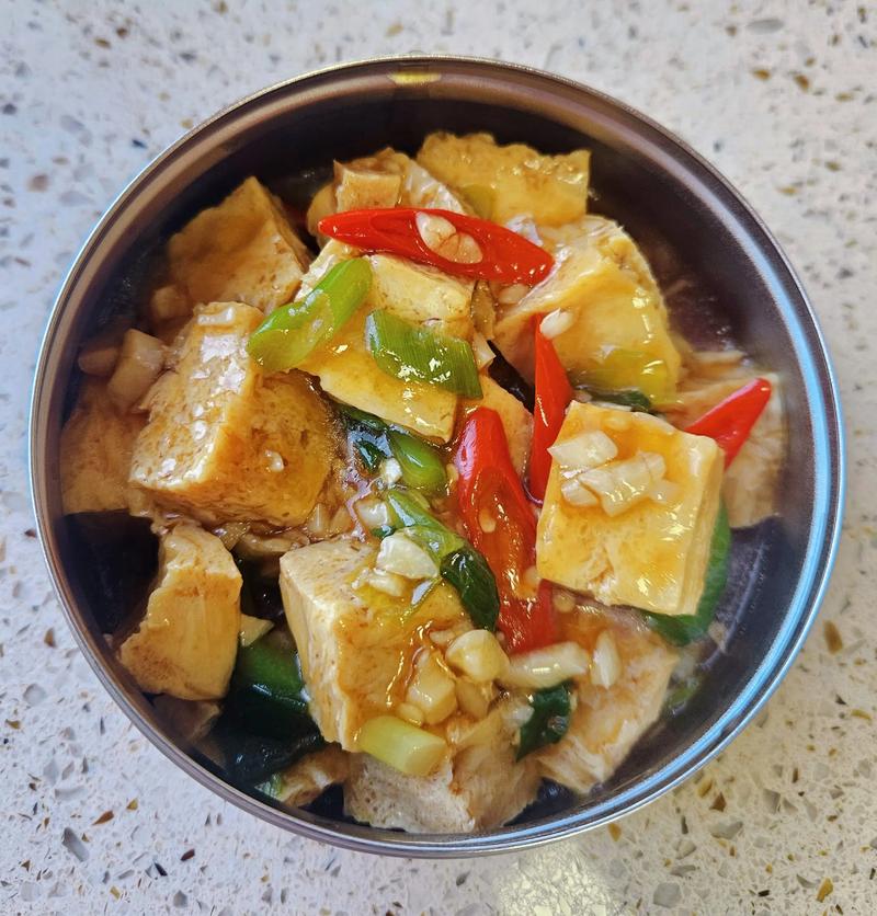 家常肉炖豆腐怎么做最入味？-图1