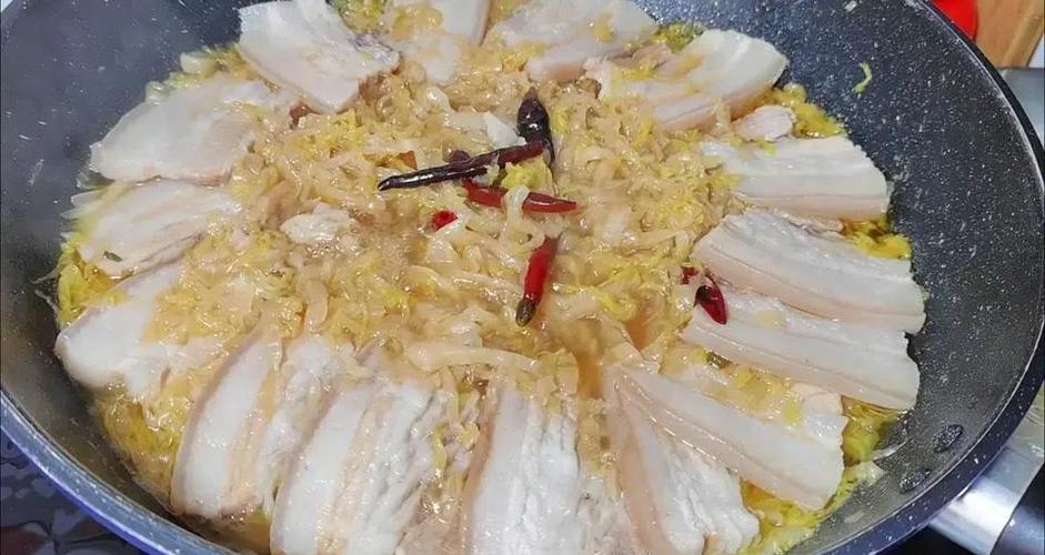 酸菜海鲜汆白肉怎么做？鲜嫩不腥的秘诀是什么？-图1