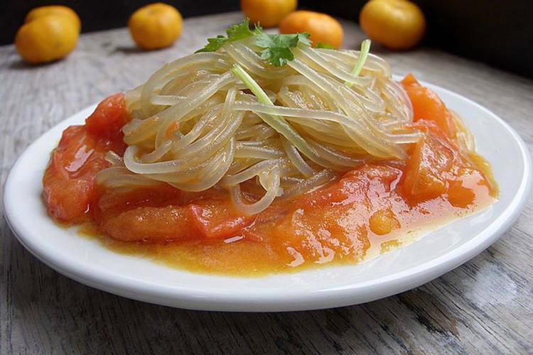 海鲜菇炒西红柿加粉条，这搭配能好吃吗？-图2