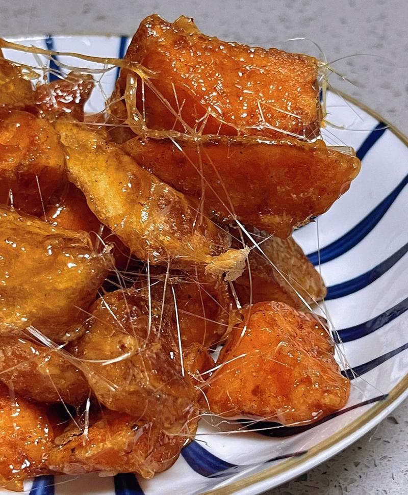 拔丝土豆怎么做才不粘牙丝不断？-图3