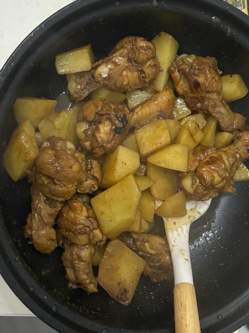 土豆红烧鸡腿怎么做？家常做法步骤详解-图1
