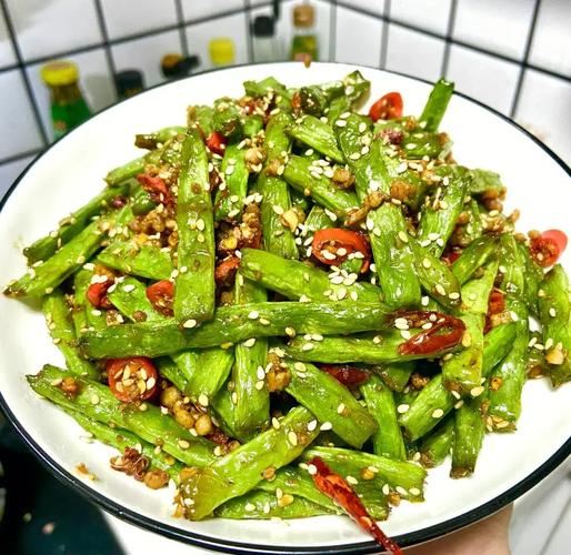 干扁豆角家常做法视频，干豆角怎么炒才入味？-图1