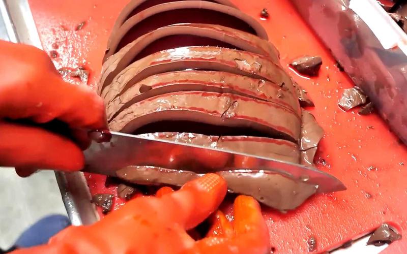 八个月宝宝能吃牛血吗？-图1