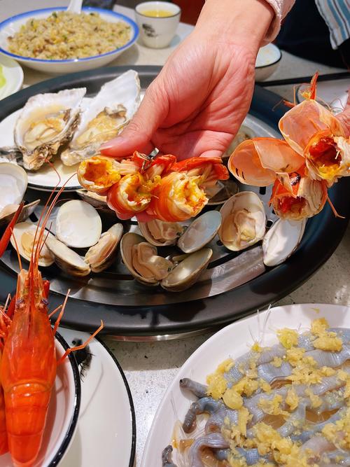 快手直播吃海鲜，是真实吃还是作秀？-图1