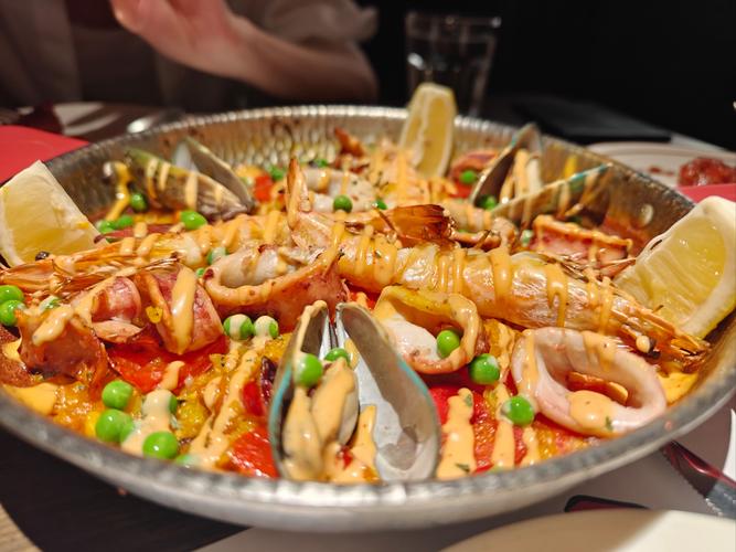 杨成硬货西班牙海鲜饭有何独特之处？-图2