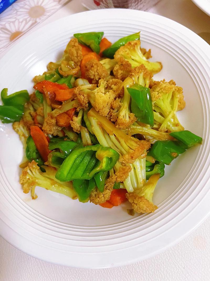 素炒菜花怎么做才好吃？-图2