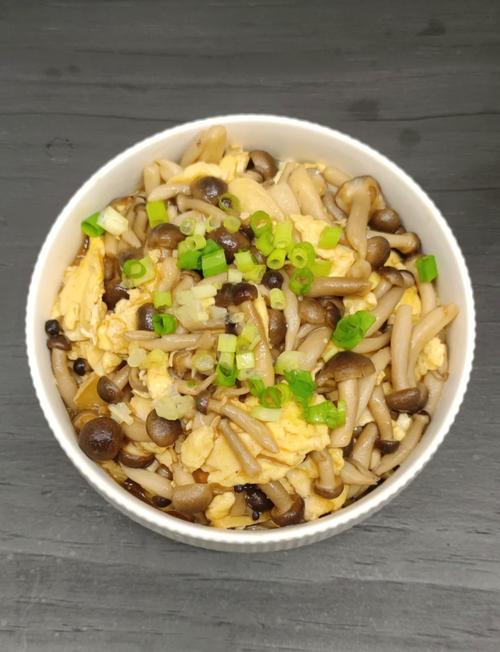 鸡蛋配哪种海鲜炒更鲜香？-图2