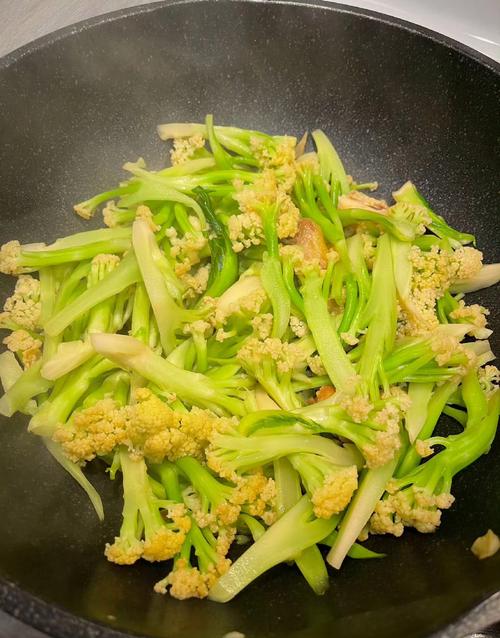 素炒菜花怎么做才好吃？-图2