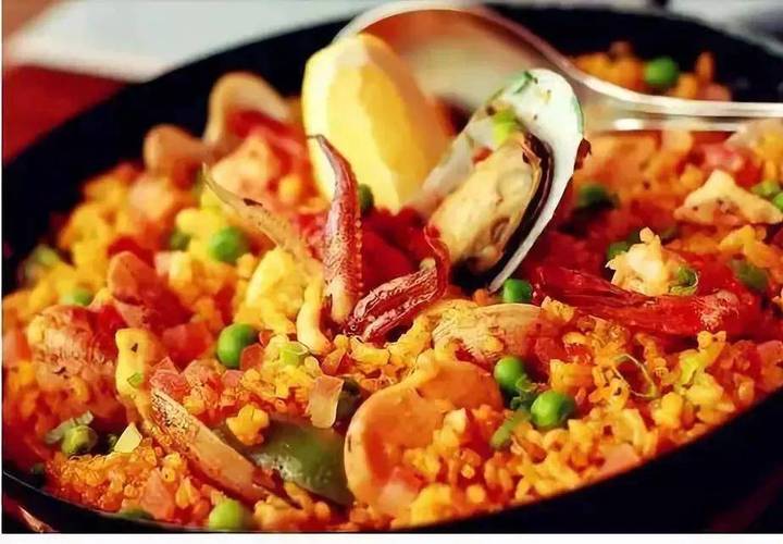 西班牙海鲜饭与手抓饭，有何独特魅力与差异？-图1