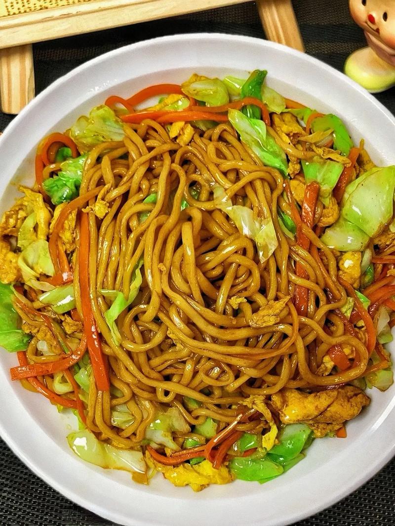 家常炒面做法视频，教你炒出香喷喷？-图2