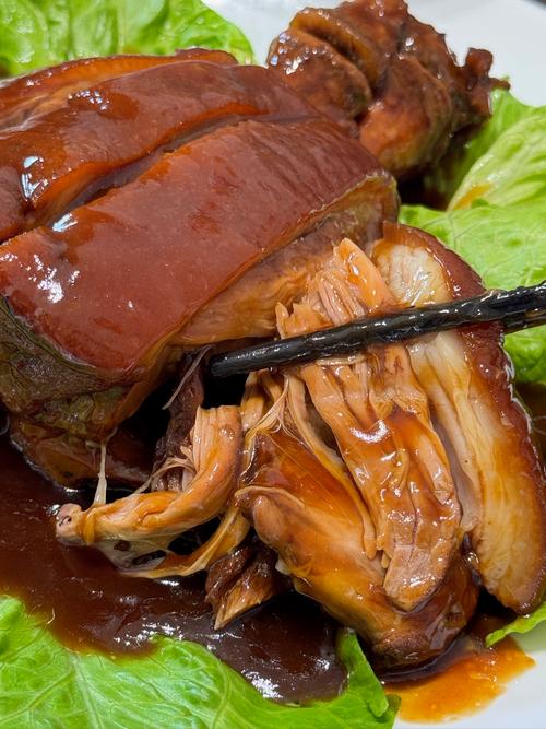 冰糖肘子家常做法怎么做？-图2