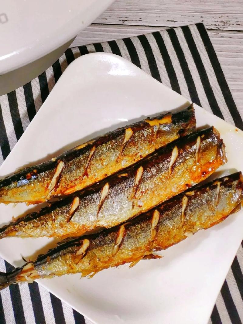 秋刀鱼最简单的家常做法-图1