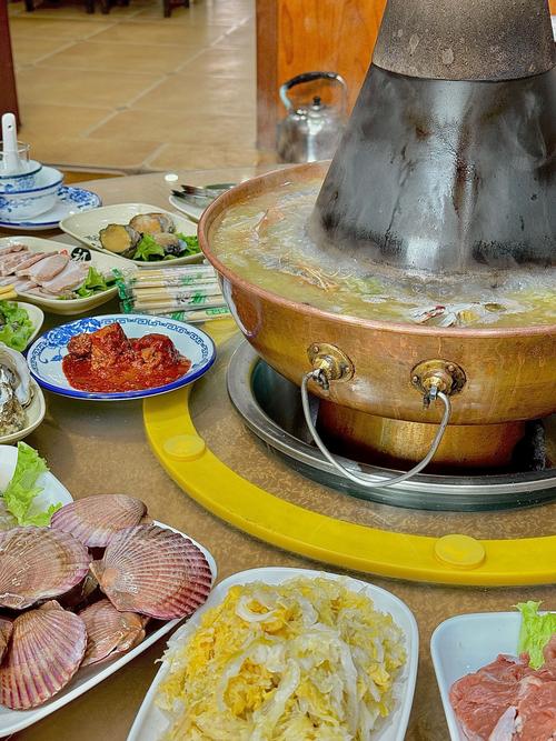 东北海鲜酸菜锅怎么做？地道做法有啥诀窍？-图1