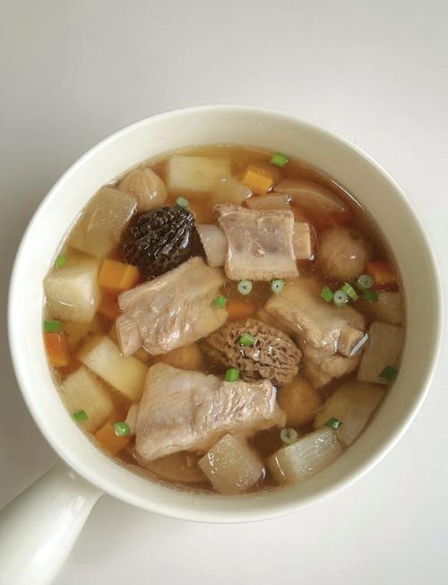 宝宝吃大骨头汤怎么做才营养又安全？-图1