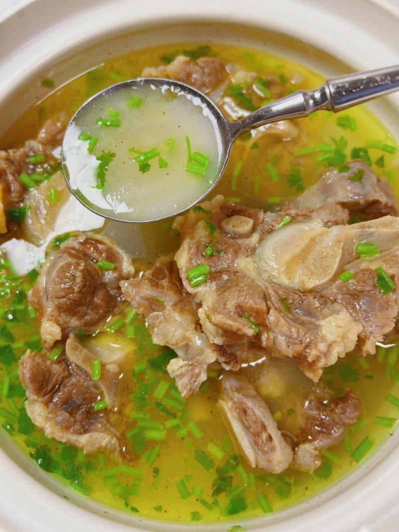 家常牛肉汤怎么炖才好喝？-图1