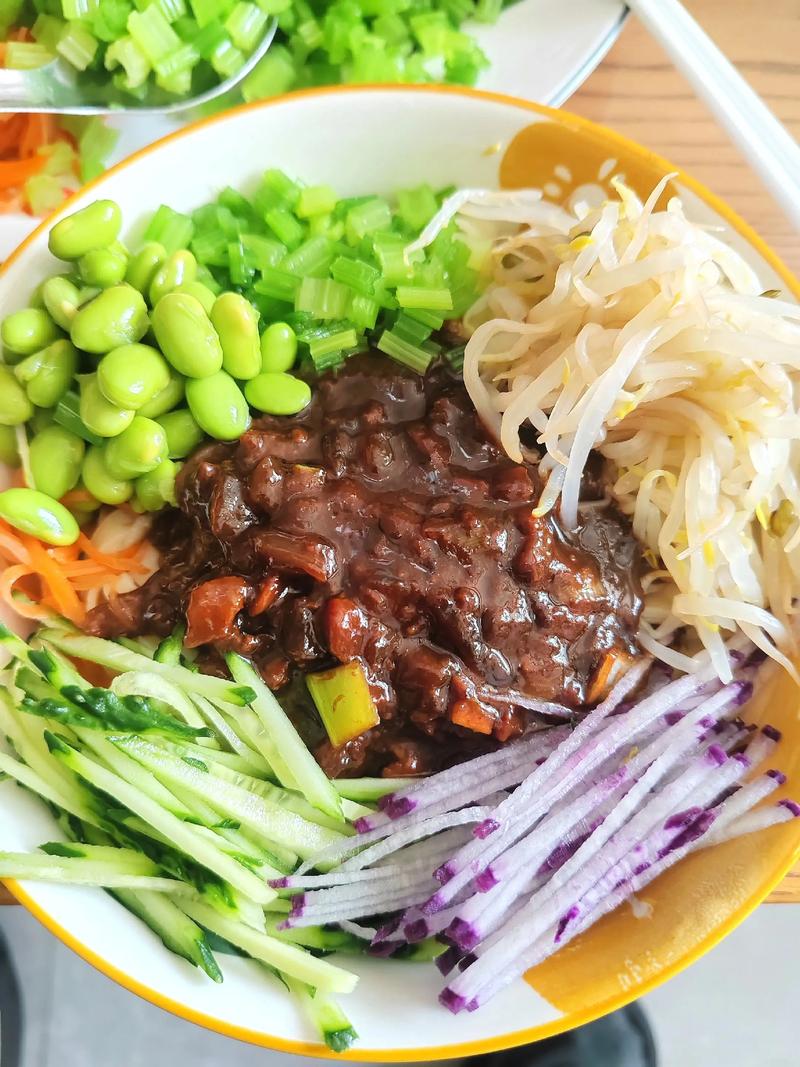 老北京炸酱面，酱料咋炒才够香？-图1