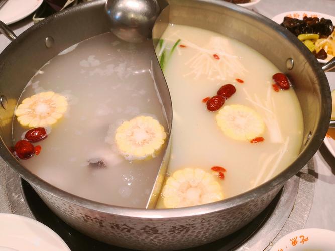 海鲜清汤火锅底的做法-图1 海鲜清汤火锅底的做法-图1