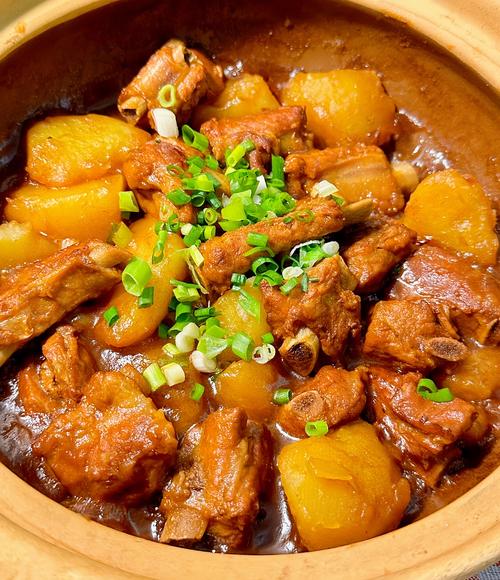 排骨土豆汤怎么做才香浓？-图1