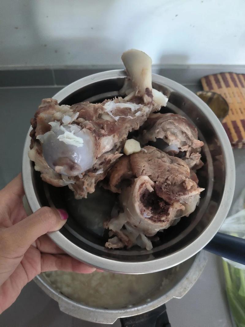 宝宝多大能吃筒骨粥?-图2 宝宝多大能吃筒骨粥?-图2