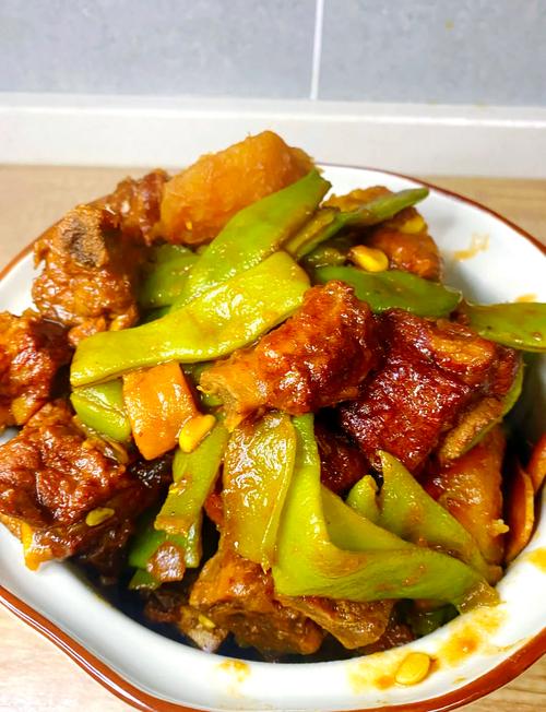 土豆豆角肉怎么炖才入味？-图1
