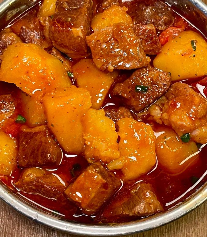 红烧土豆牛肉怎么做才好吃入味？-图1