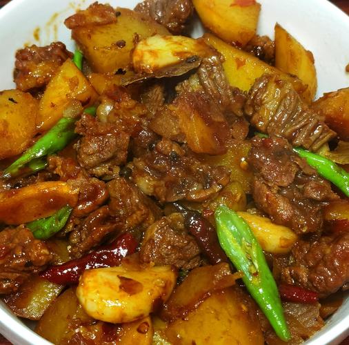 红烧土豆牛肉怎么做才好吃入味？-图2