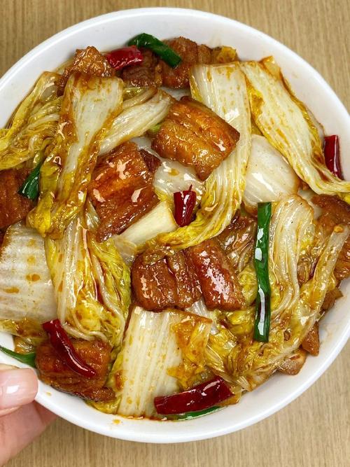 五花肉炖白菜怎么做才好吃？-图1