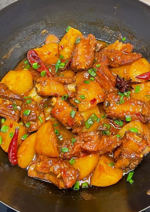 红烧土豆排骨怎么做才软烂入味？-图1
