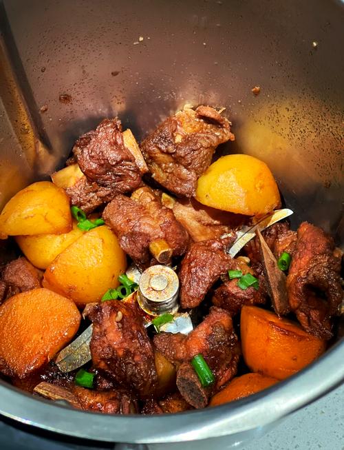 红烧土豆排骨怎么做才软烂入味？-图3