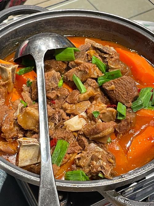 红萝卜炖羊肉怎么做才好吃？-图1