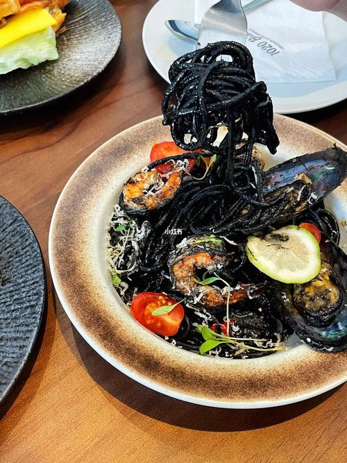 黑至尊墨鱼汁海鲜意面，鲜味秘诀在哪？-图1