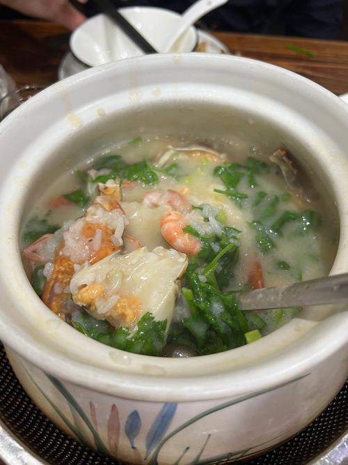 螃蟹海鲜粥怎么煮才鲜甜入味？-图2