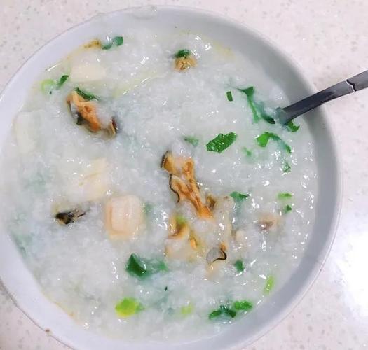 皮蛋芋头海鲜粥怎么做？-图2