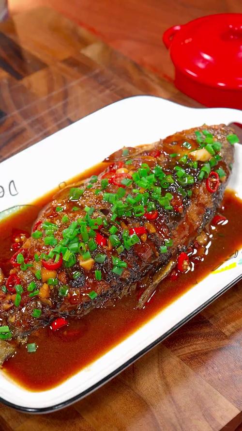 家常焖鲫鱼怎么做才好吃？-图1