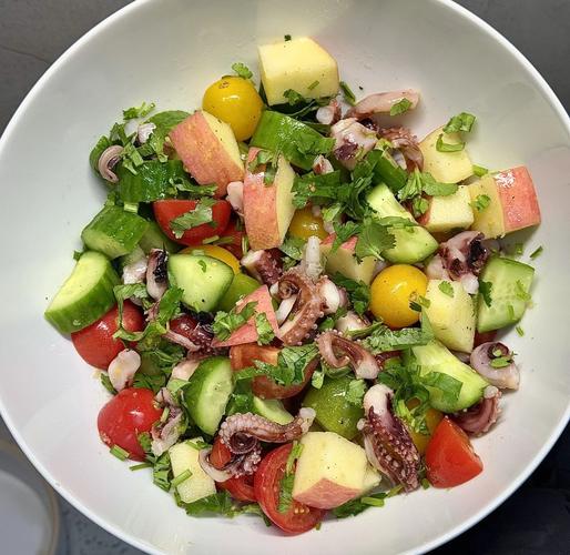 回家吃饭鱿鱼海鲜沙拉怎么做？-图1