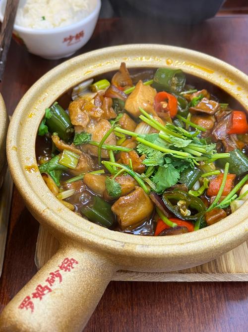 小油饼家常菜馆三杯鸡有何独特魅力？-图1