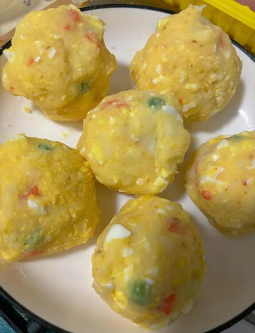 蛋黄土豆泥怎么搭配给宝宝吃？-图1