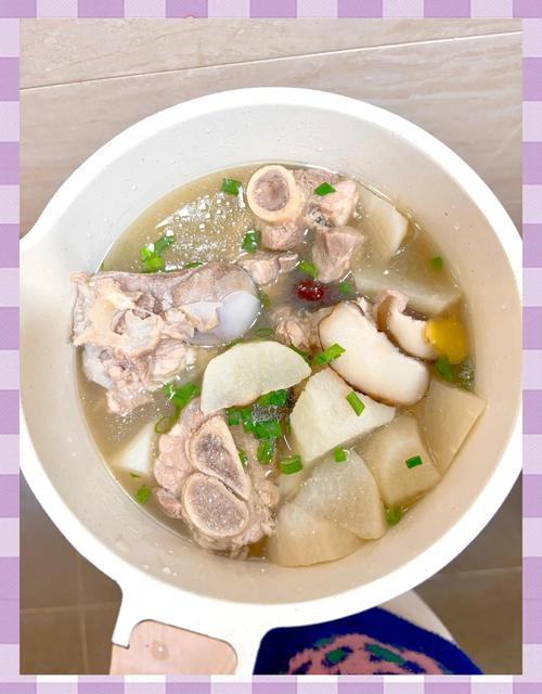 宝宝大骨头汤怎么熬更营养？-图1