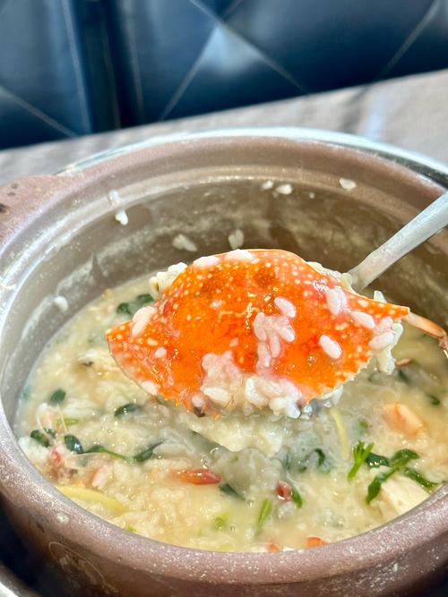 潮汕海鲜砂锅粥如何搭配香辣蟹？-图2