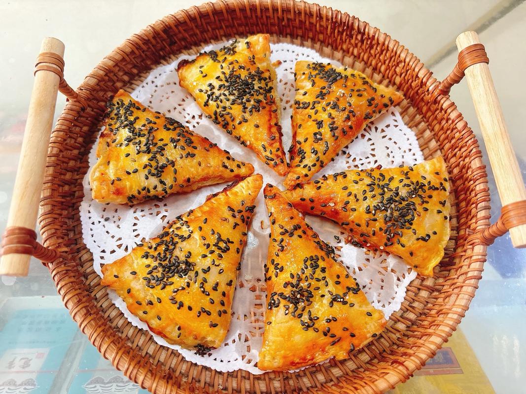 家常披萨饼怎么做？简单步骤教你做！-图2