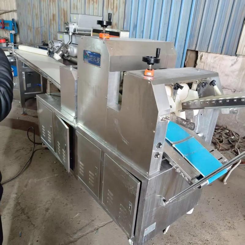 海鲜石化饼机器 视频-图2