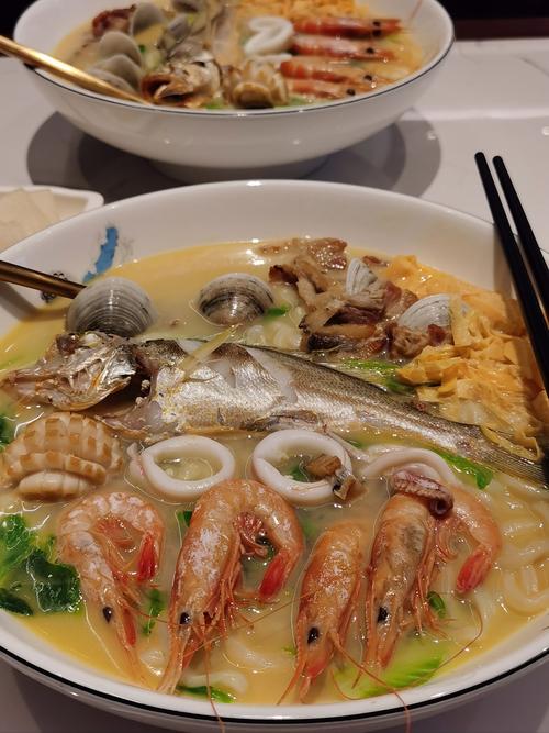 鲍鱼海鲜面怎么做？家常美味做法揭秘！-图1